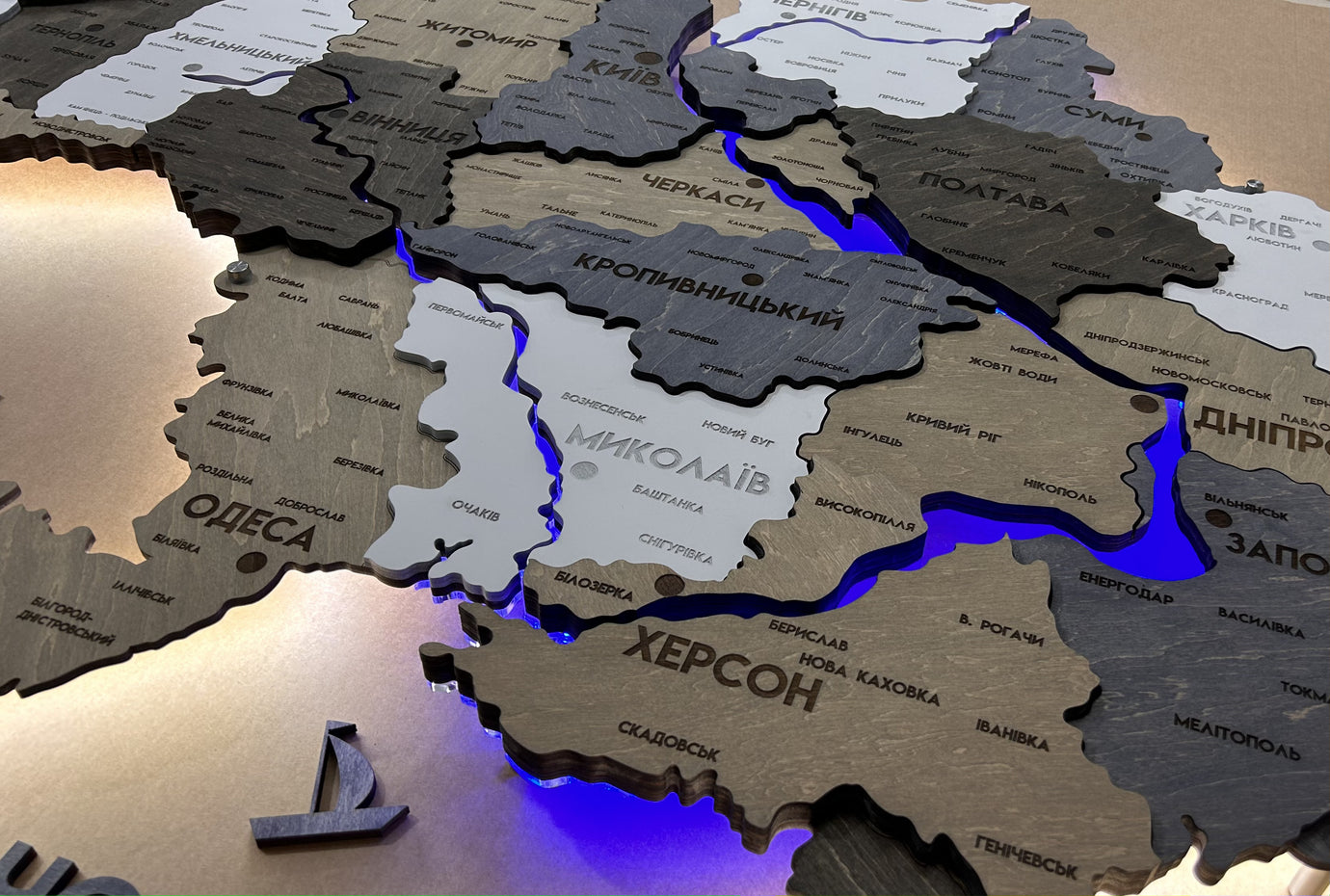 Деталізована карта України з підсвіткою річок та по контуру колір Loft