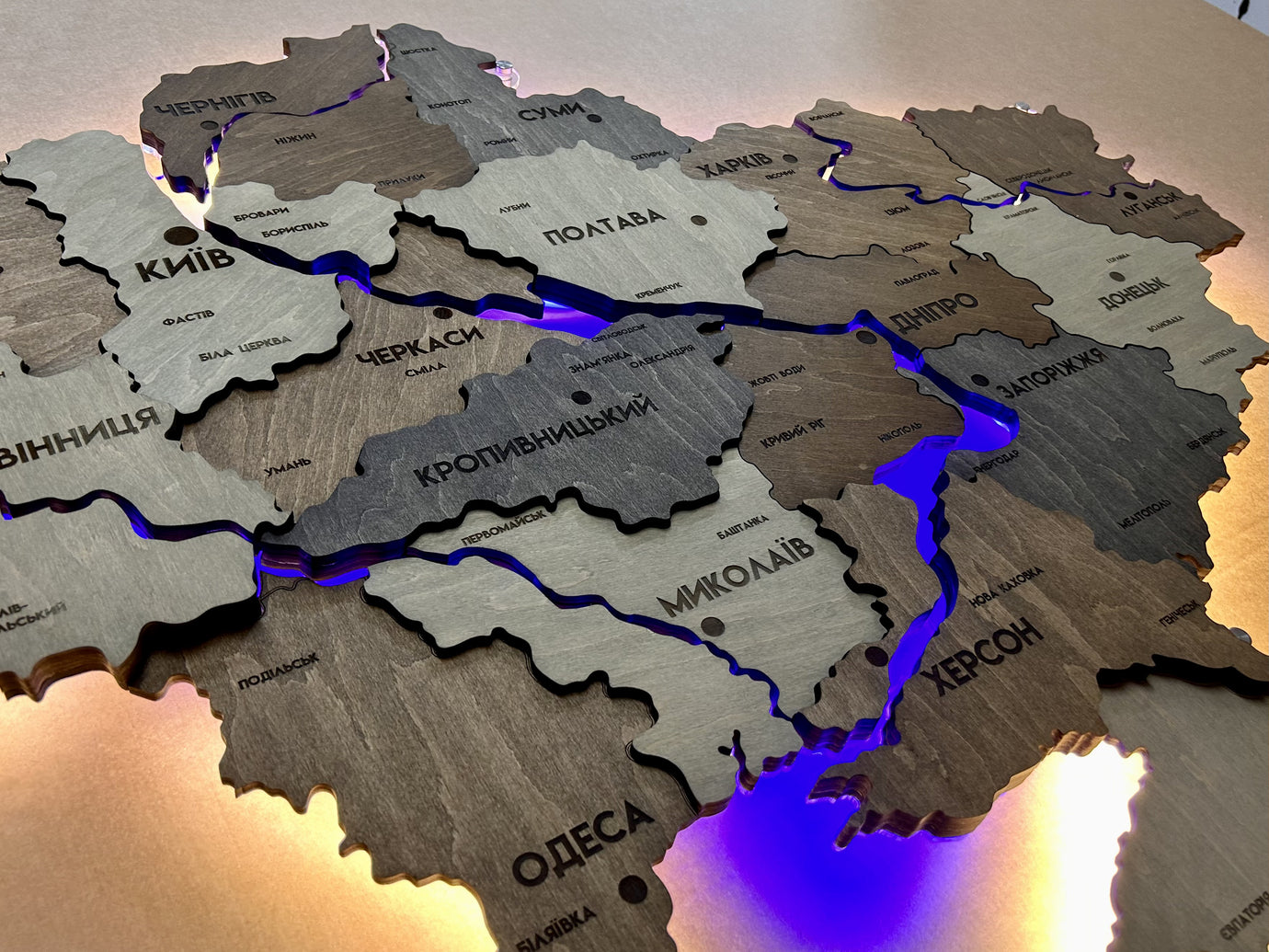 Карта України з підсвіткою річок та по контуру колір Liberty