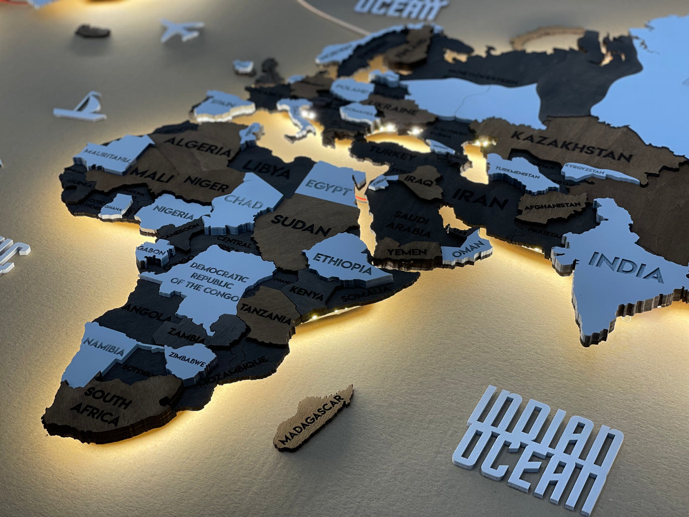Багатошарова карта світу з підсвіткою колір Grunge