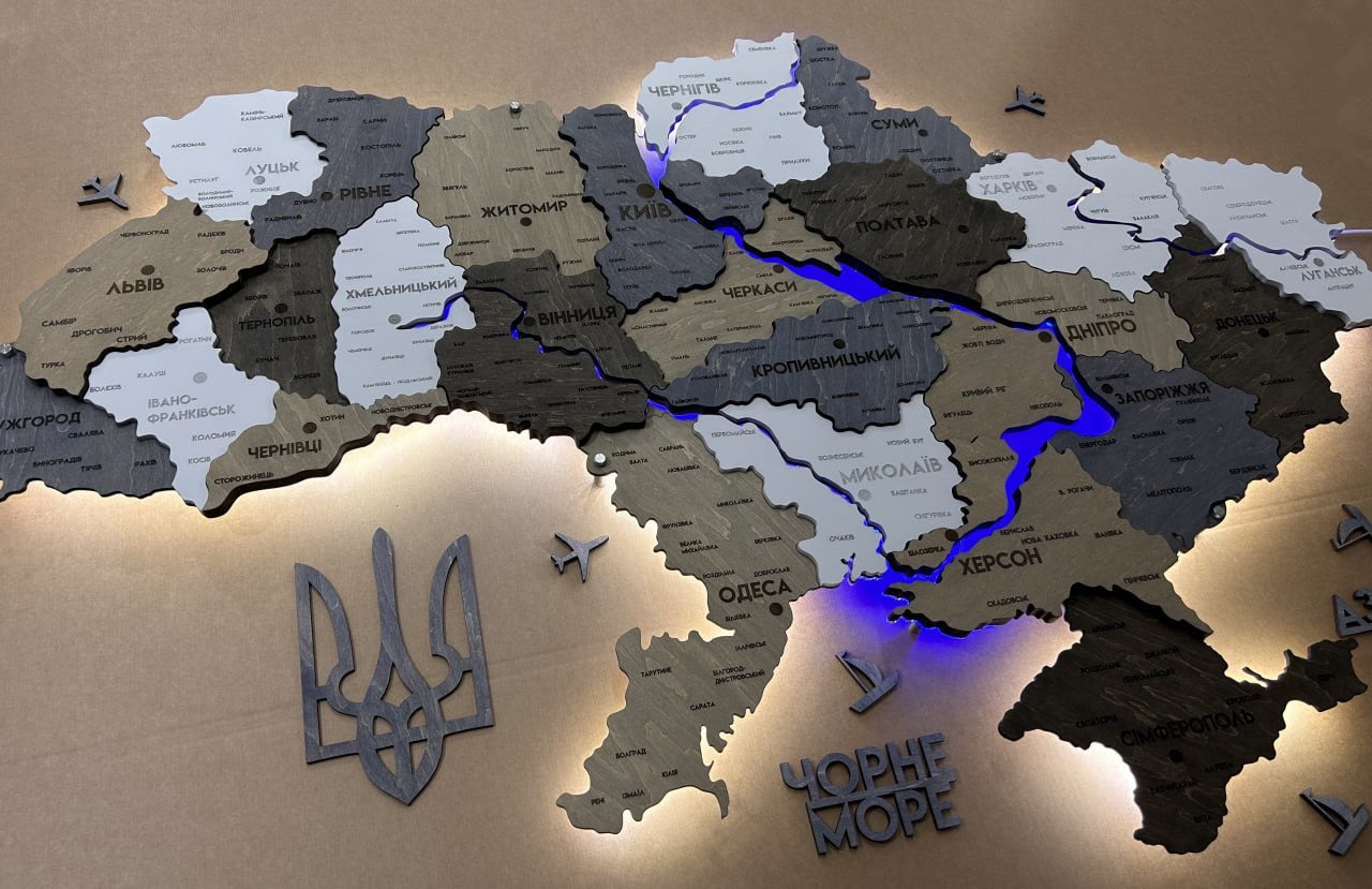 Деталізована карта України з підсвіткою річок та по контуру колір Loft