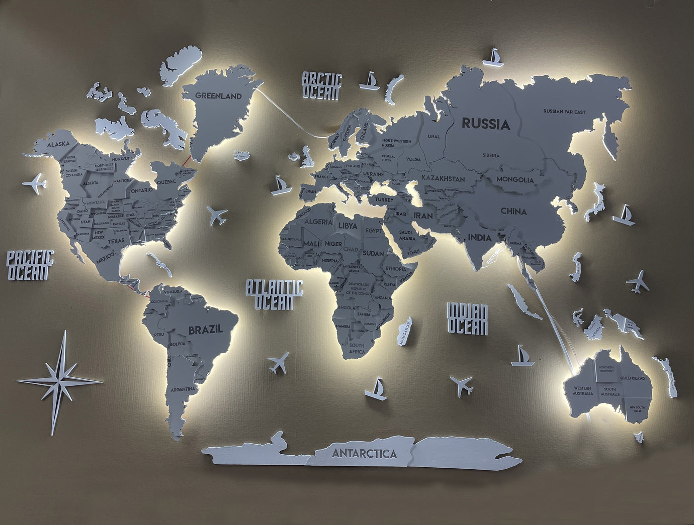 Багатошарова карта світу з підсвіткою колір White