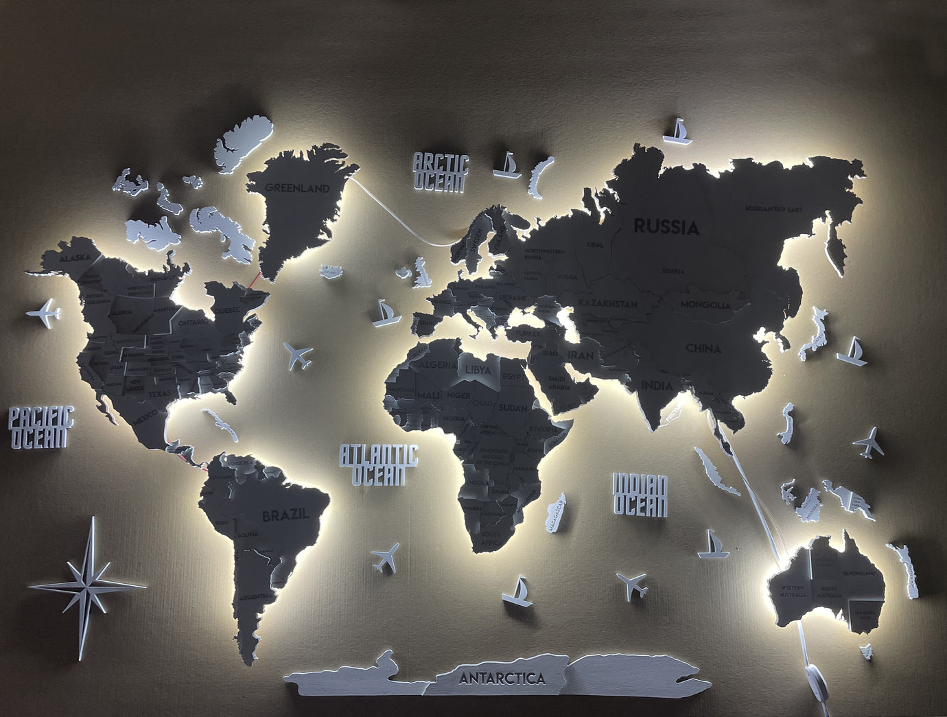 Багатошарова карта світу з підсвіткою колір White