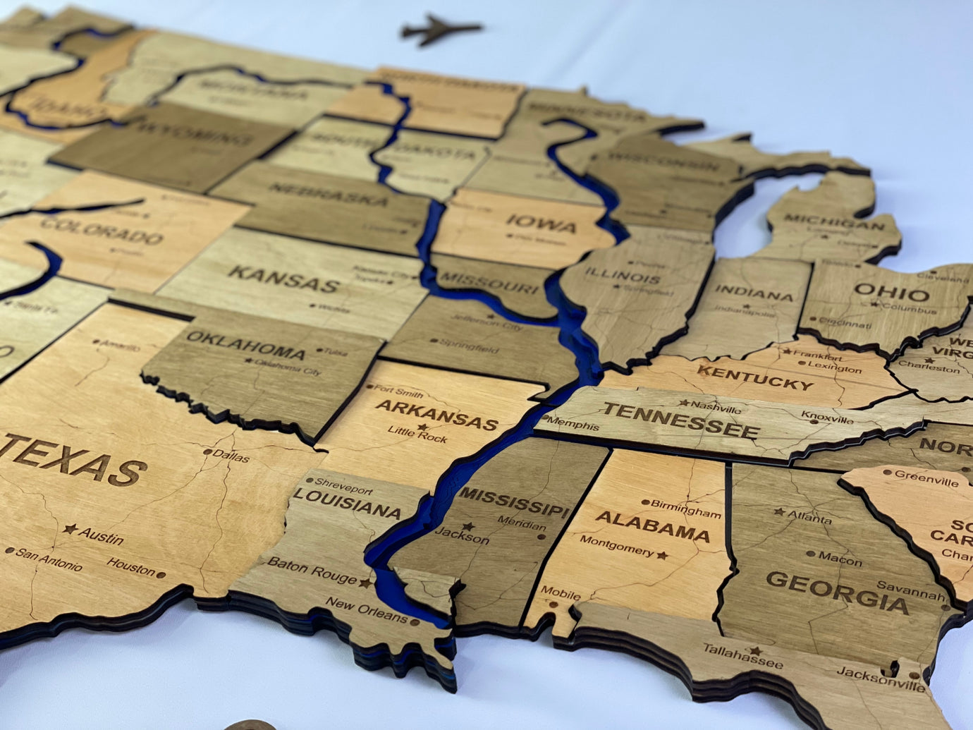 Багатошарова карта США з фарбованими річками та дорогами, колір Light Tree