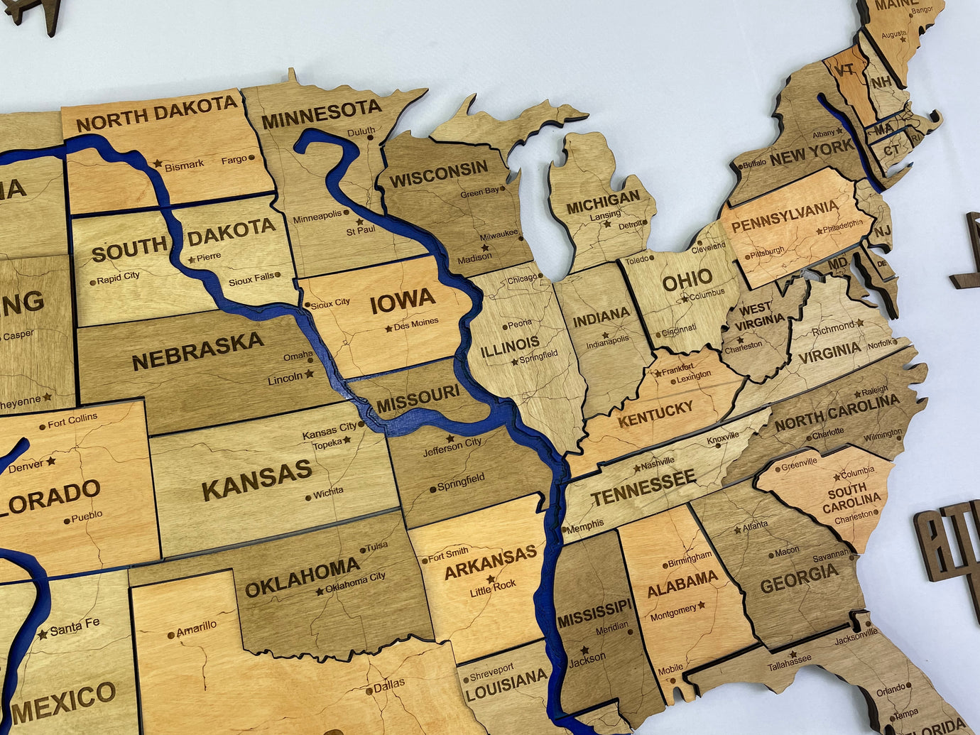 Багатошарова карта США з фарбованими річками та дорогами, колір Light Tree