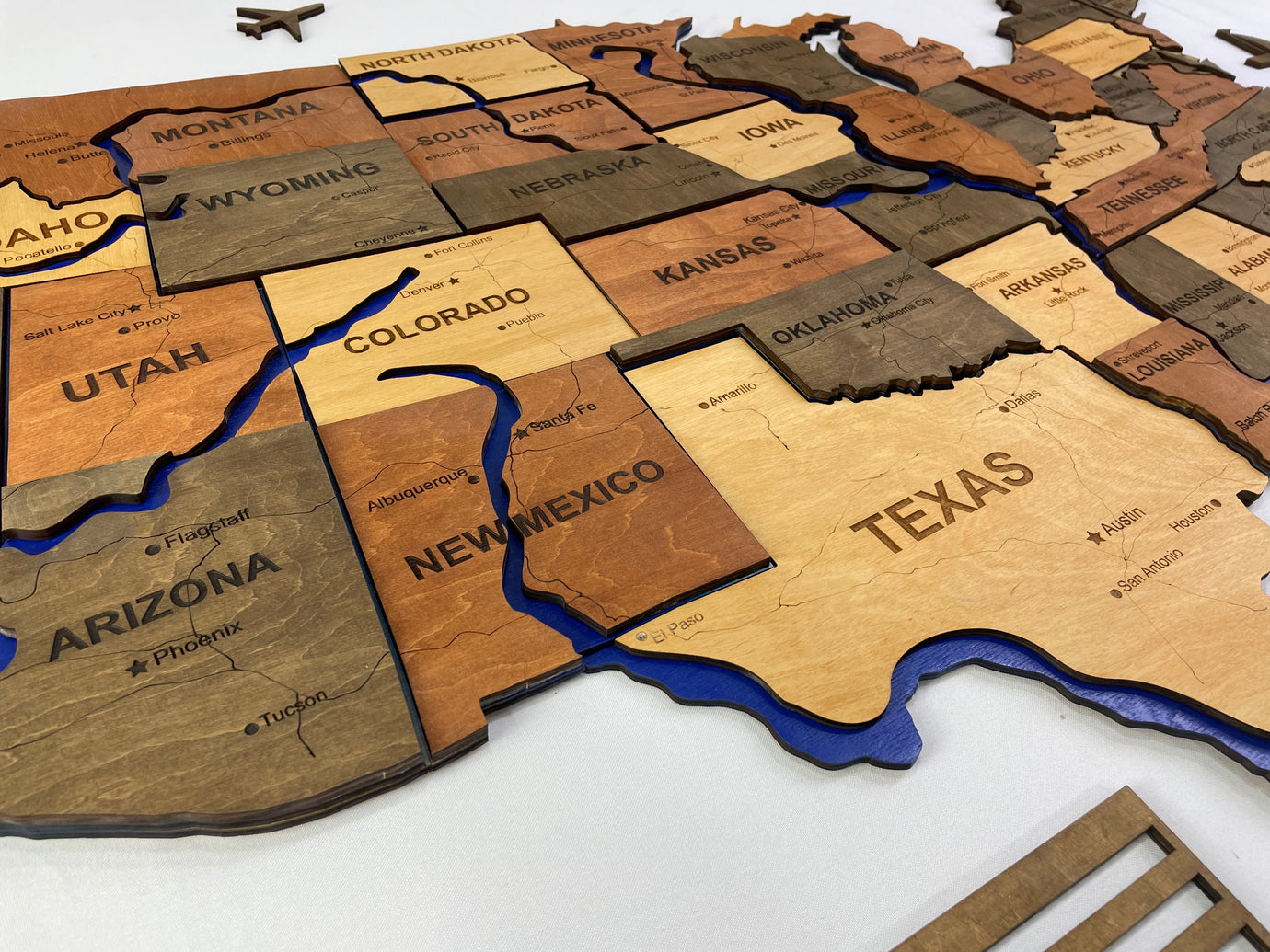 Багатошарова карта США з фарбованими річками та дорогами, колір Warm