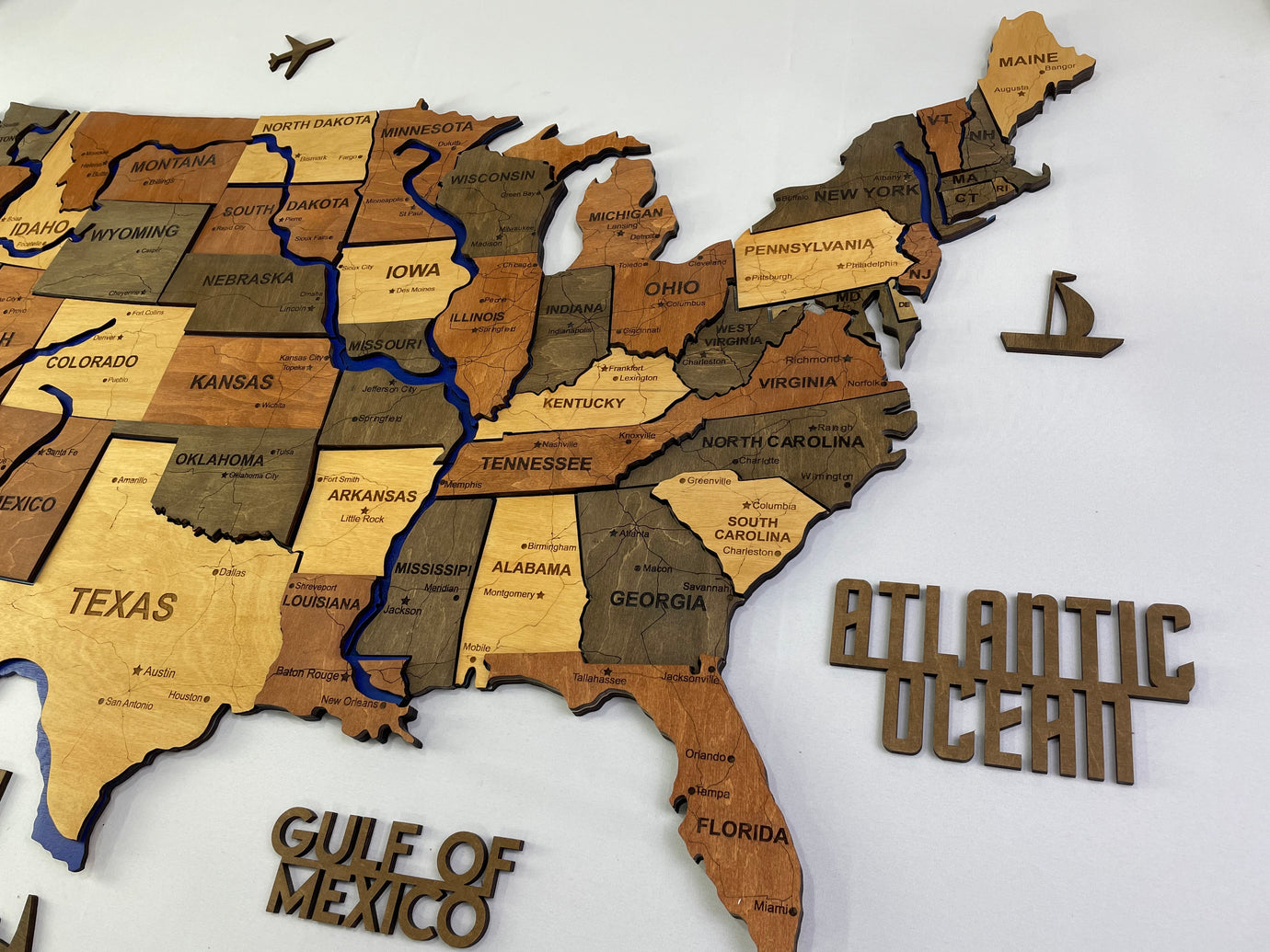 Карта США з дорогами та фарбованими річками, колір Warm