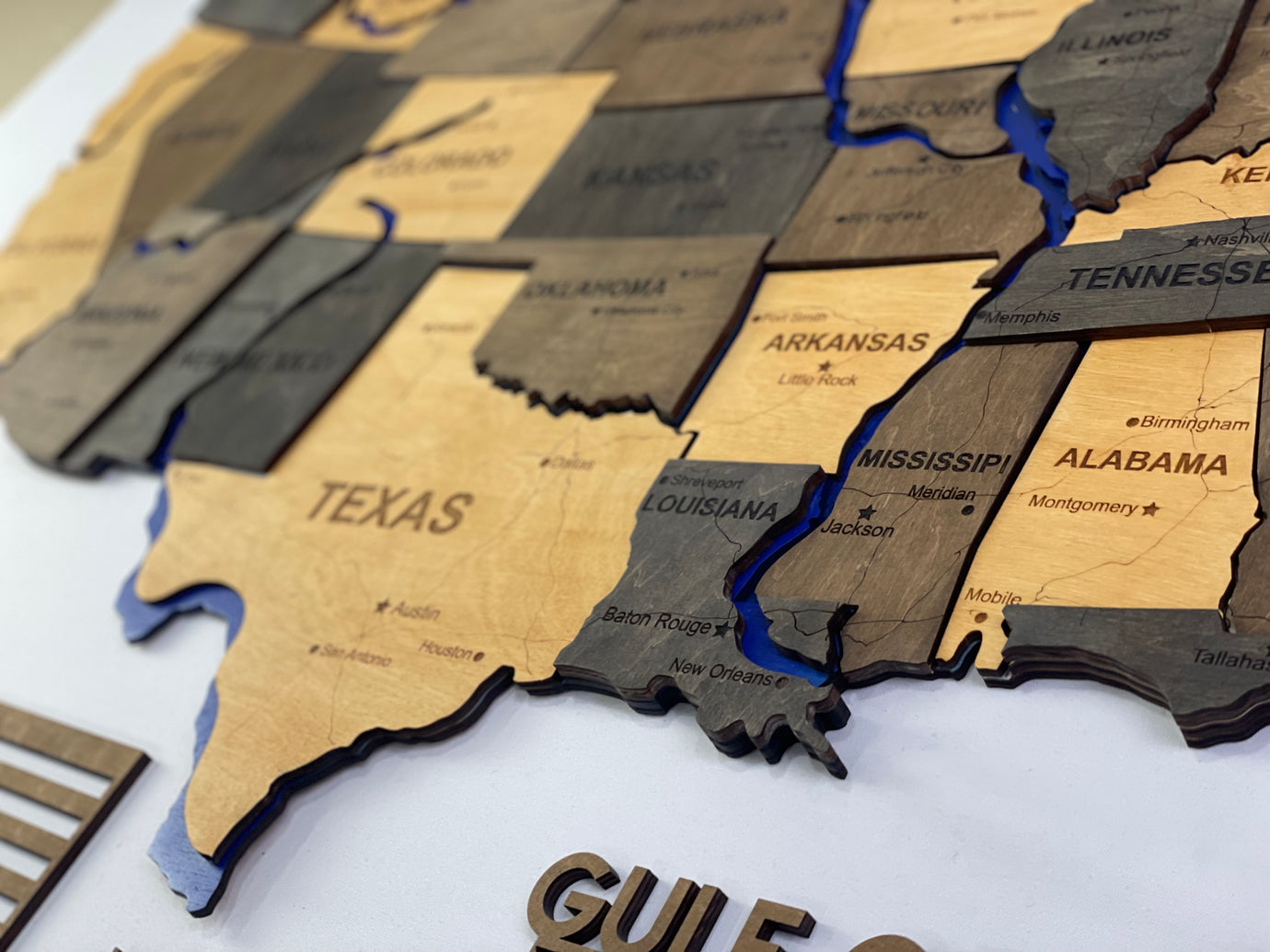 Багатошарова карта США з фарбованими річками та дорогами, колір Brut