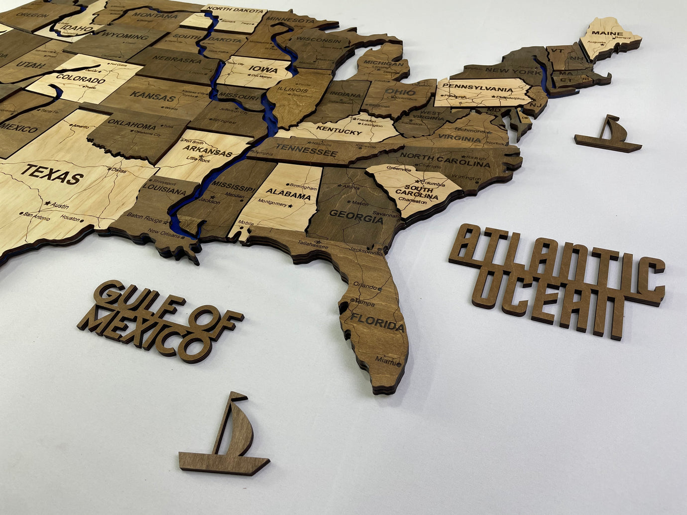 Багатошарова карта США з фарбованими річками та дорогами, колір Wonder