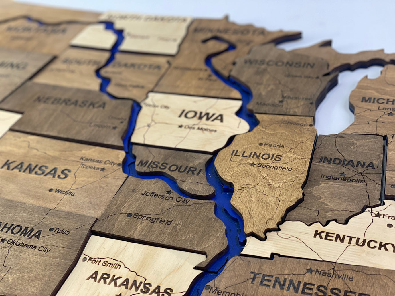 Багатошарова карта США з фарбованими річками та дорогами, колір Wonder