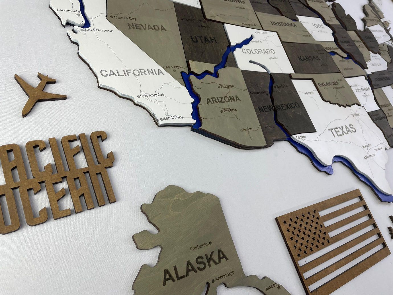 Багатошарова карта США з фарбованими річками та дорогами, колір Black&White