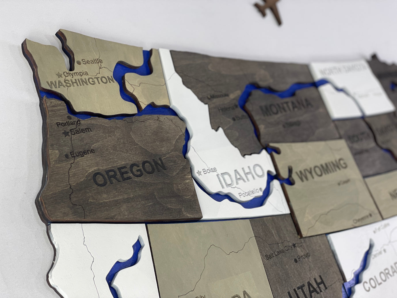Багатошарова карта США з фарбованими річками та дорогами, колір Black&White