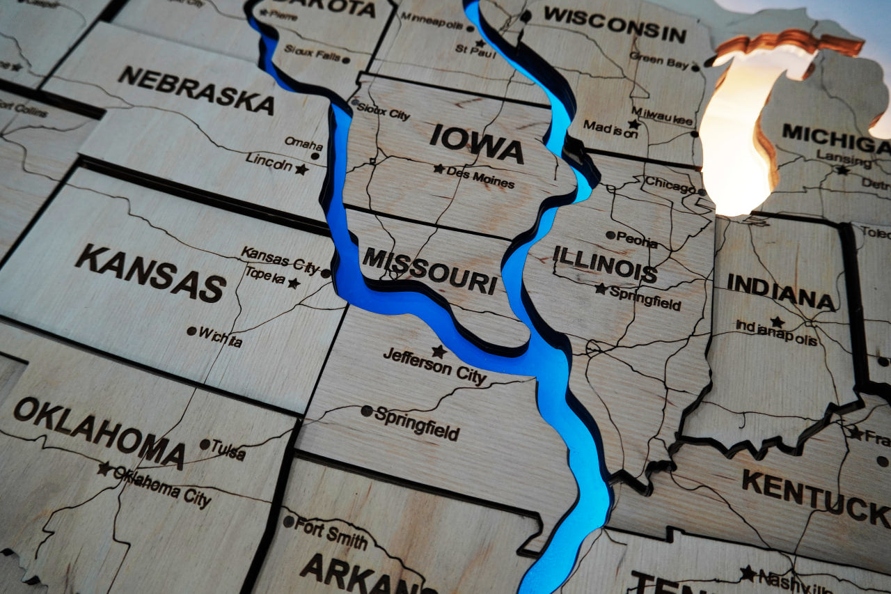 Карта США на акрилі, з дорогами та підсвіткою річок та по контуру, колір Natural