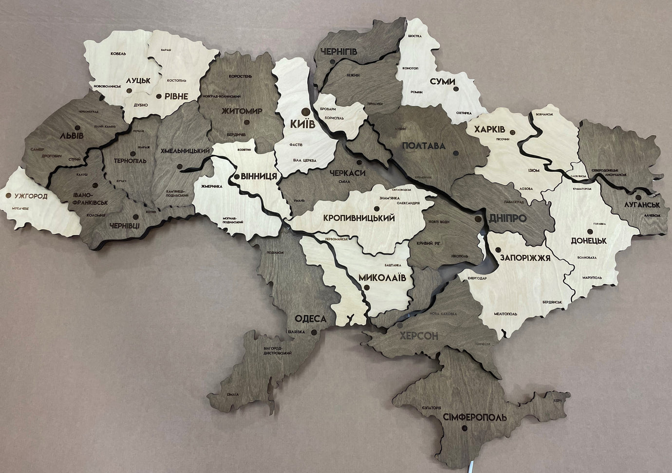 Карта України з підсвіткою річок та по контуру колір Cinnamon river