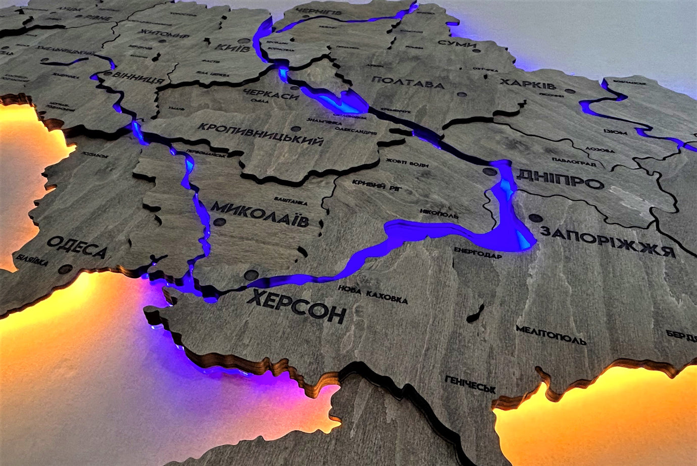 Карта України з підсвіткою річок та по контуру колір Rosewood 3