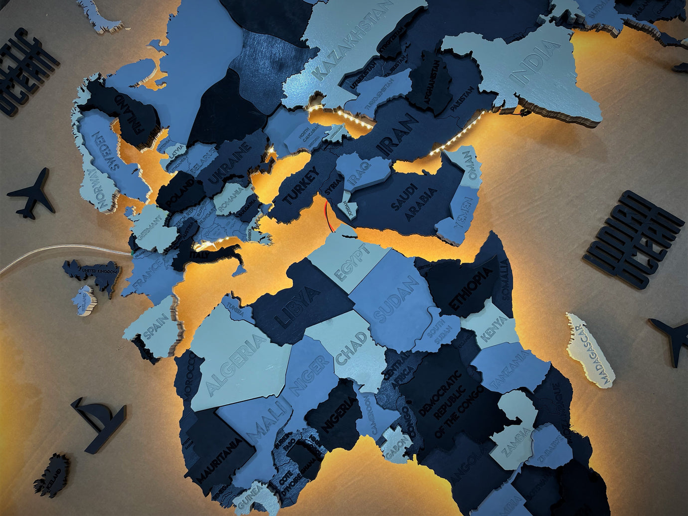 Багатошарова карта світу з підсвіткою колір Blueberry