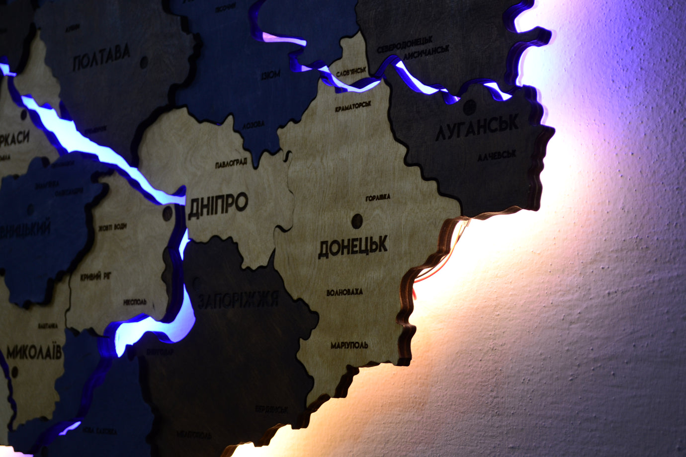Карта України з підсвіткою річок та по контуру колір Prime river