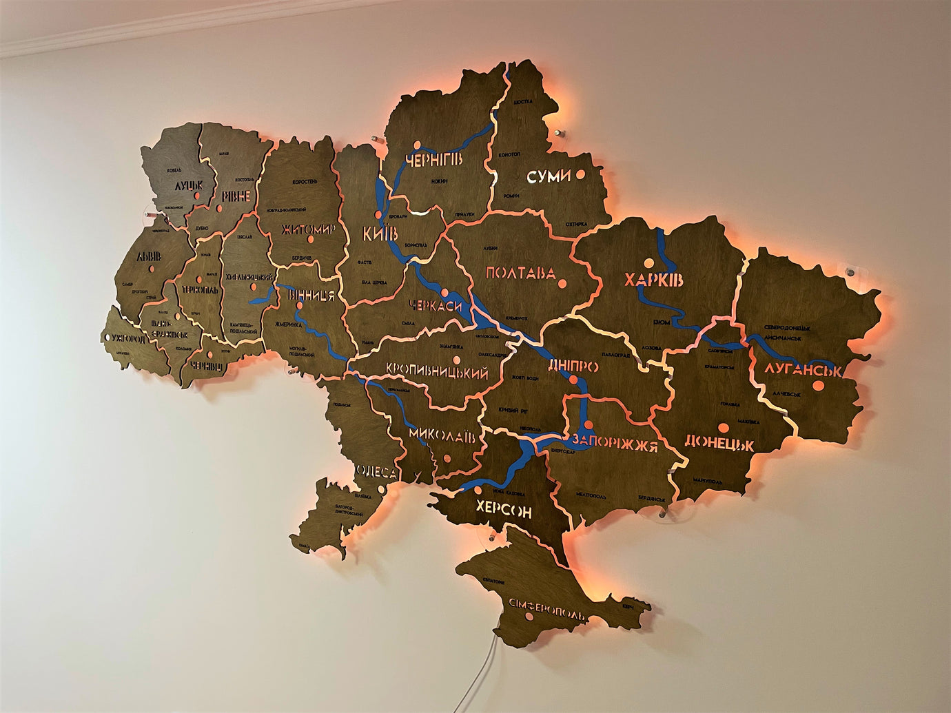 Карта України на акрилі з річками та підсвіткою RGB колір Venge 2