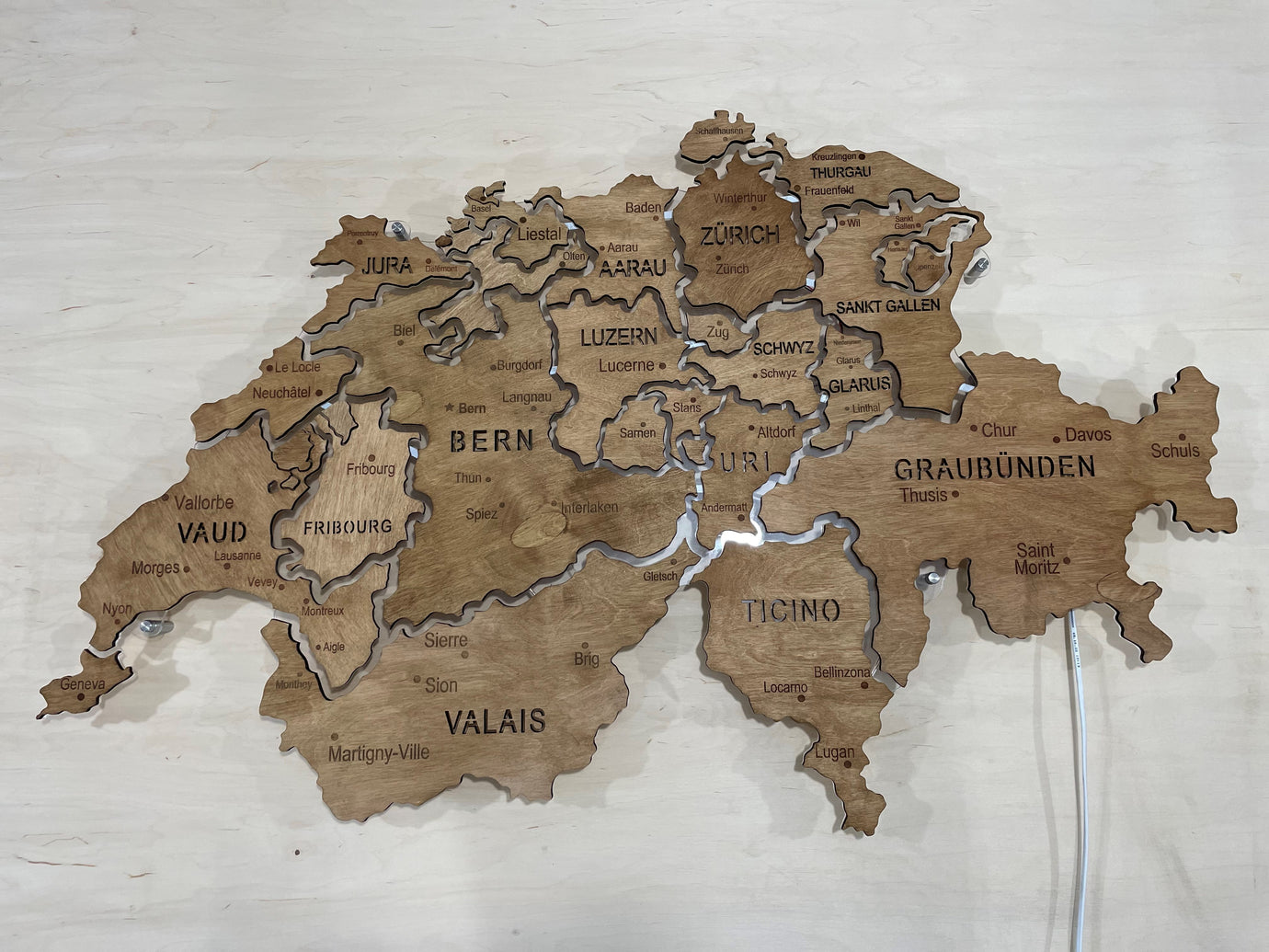 Карта Швейцарії на акрилі з підсвіткою між областями колір  Rosewood