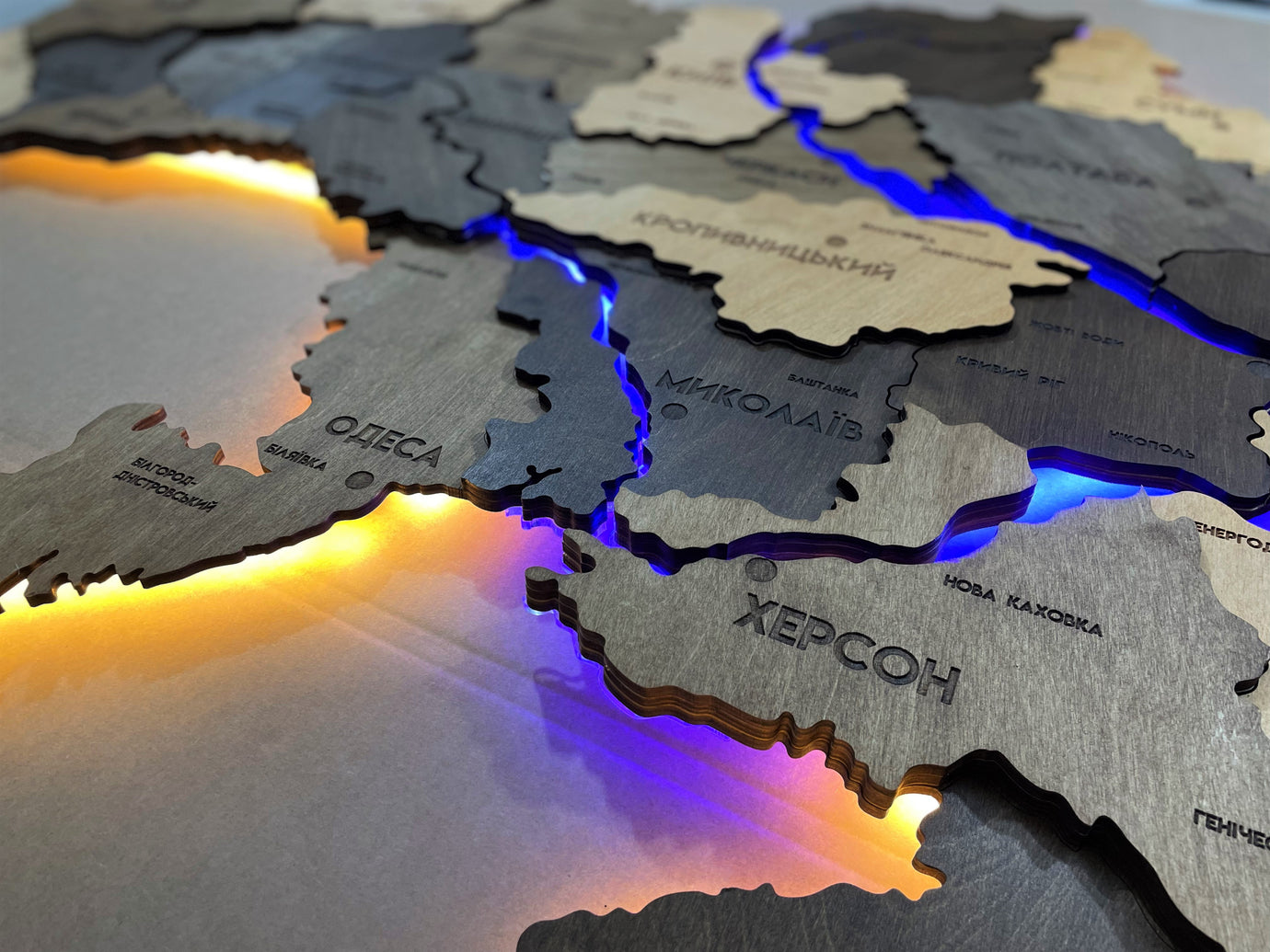 Карта України з підсвіткою річок та по контуру колір Elis river