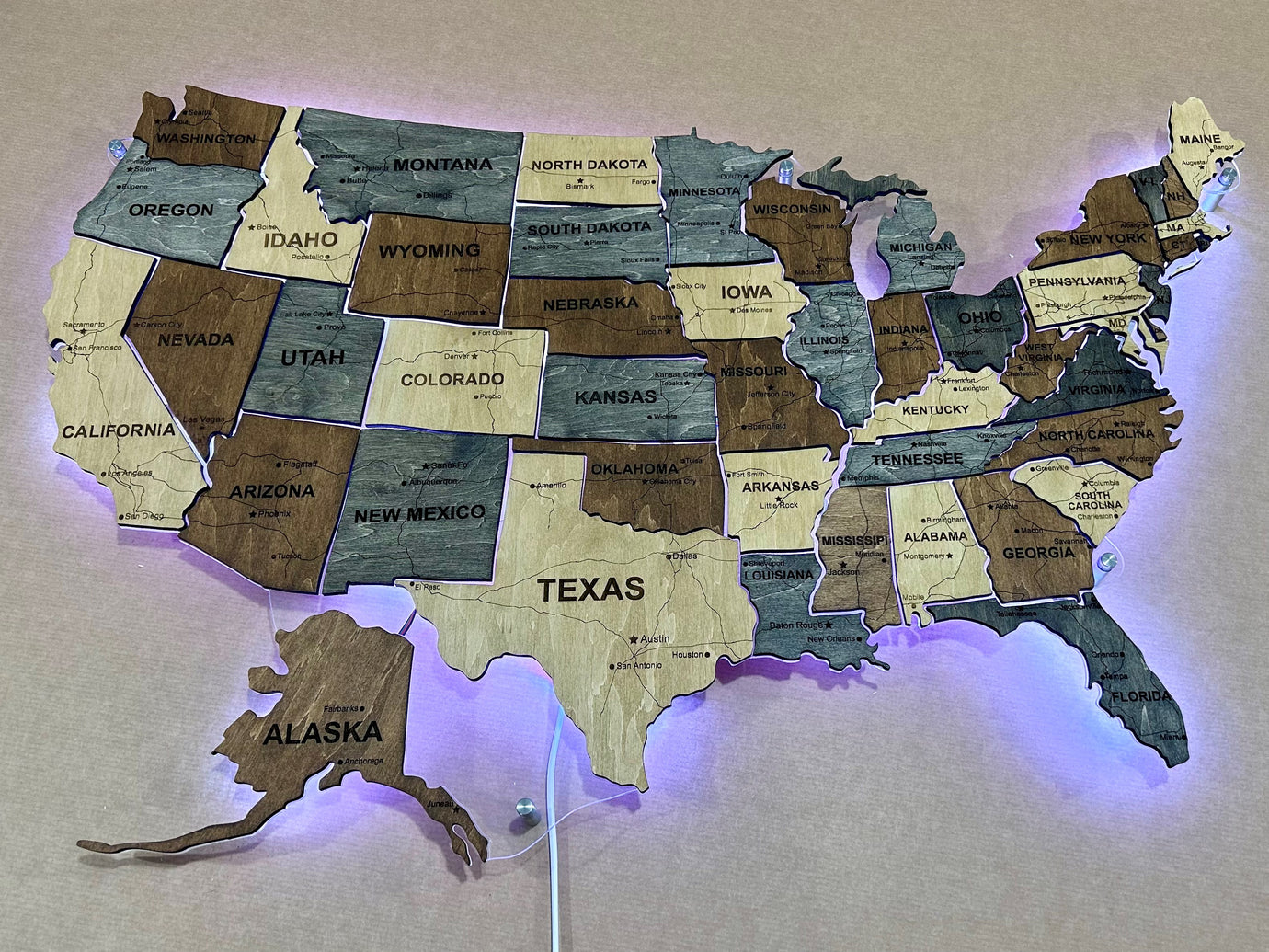 Карта США з дорогами на акрилі з підсвіткою RGB між штатами колір Brut