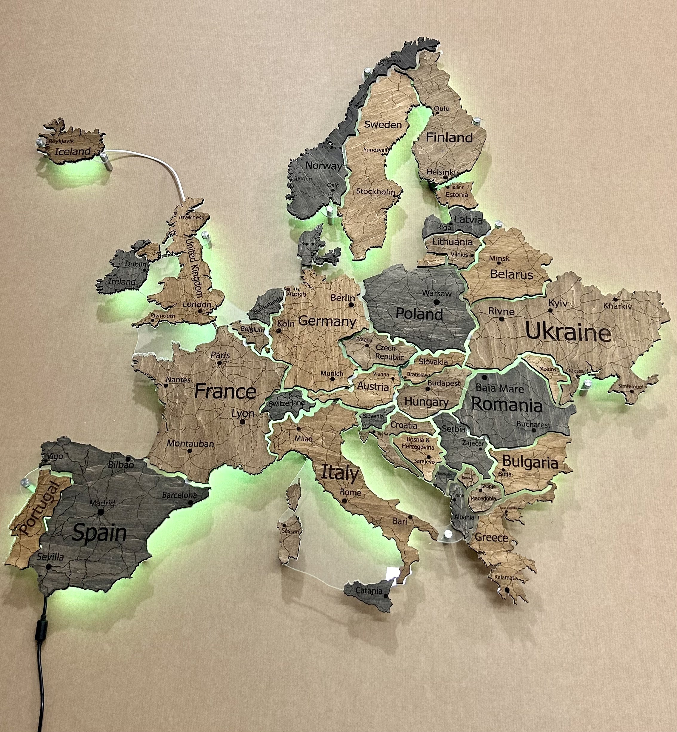 wooden_europe_map_rgb-dark-tree