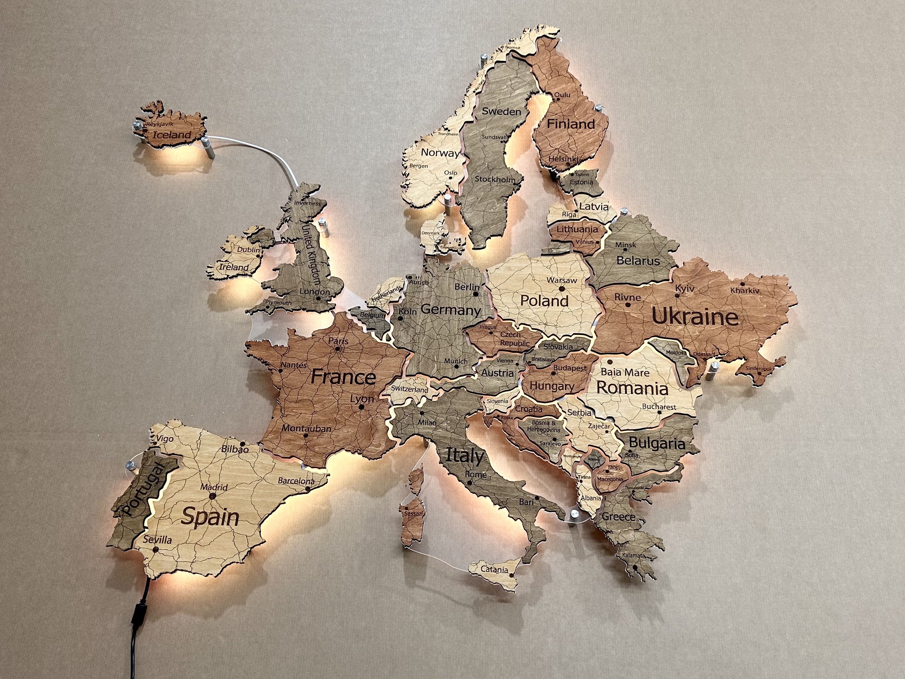 wooden_europe_map_warm