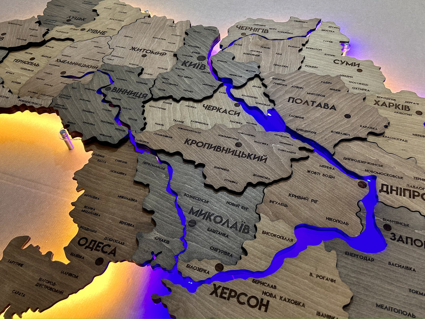 Деталізована карта України з підсвіткою річок та по контуру колір Helsinki
