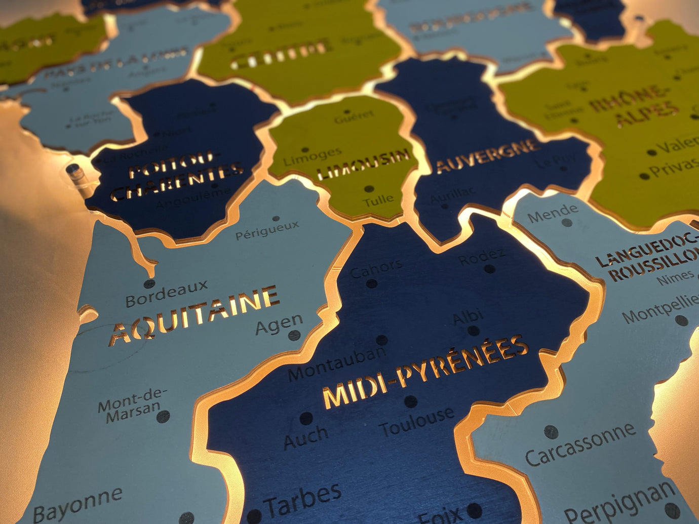 Карта Франції на акрилі з підсвіткою між областями колір Urban