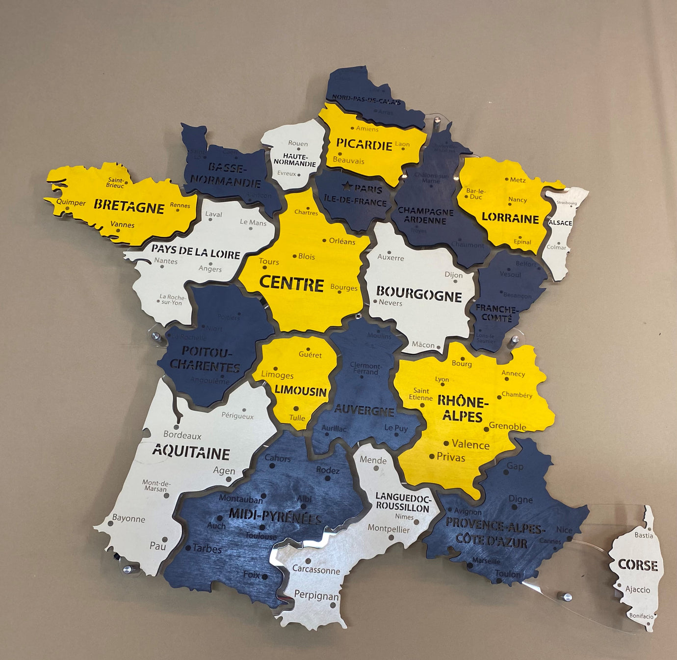Карта Франції на акрилі з підсвіткою між областями колір Urban