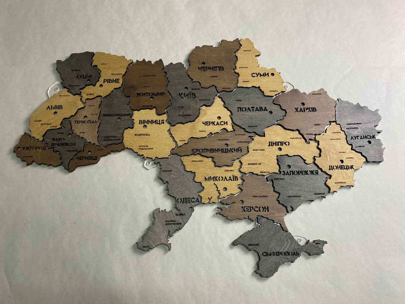Карта України на акрилі з підсвіткою між областями колір Brut