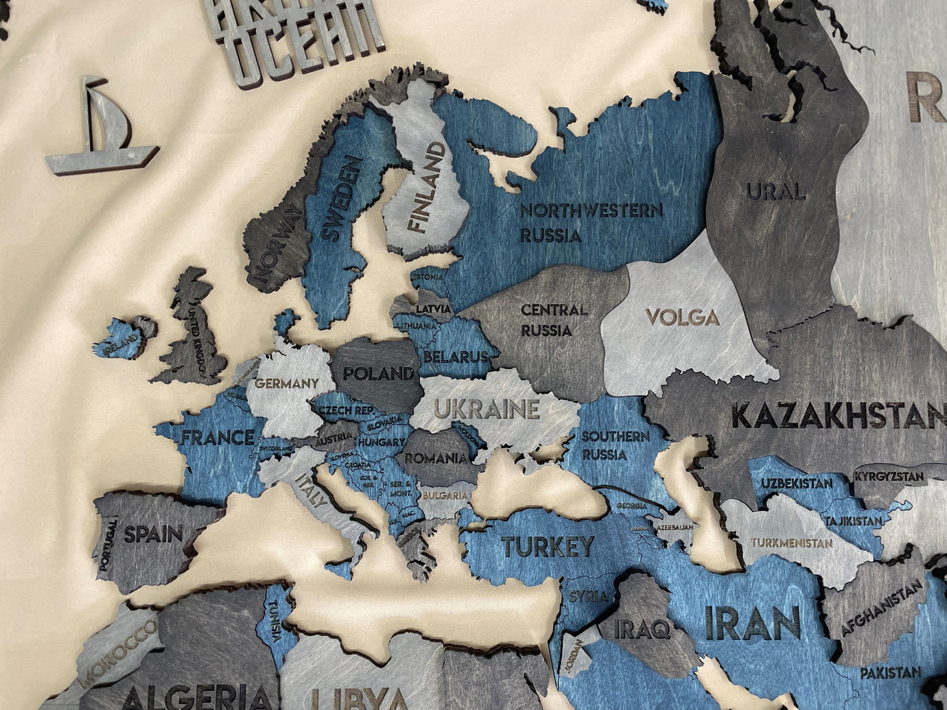 Багатошарова карта світу колір Loft