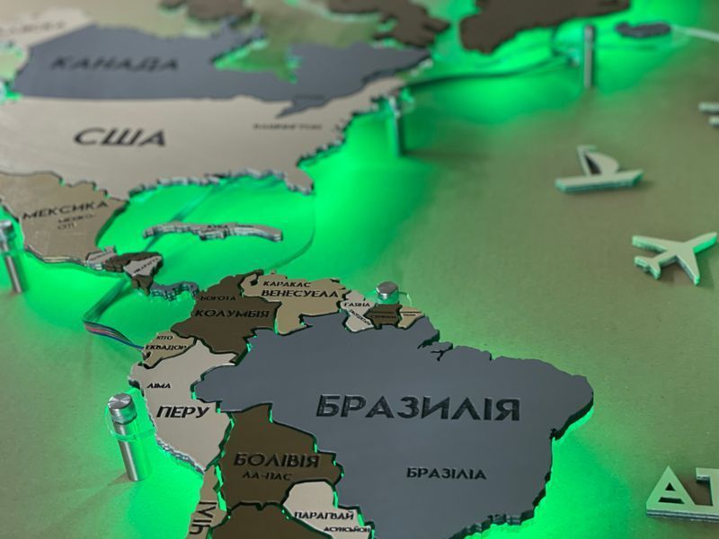 Одношарова карта світу з RGB підсвіткою між країнами колір Indi 1324117 фото