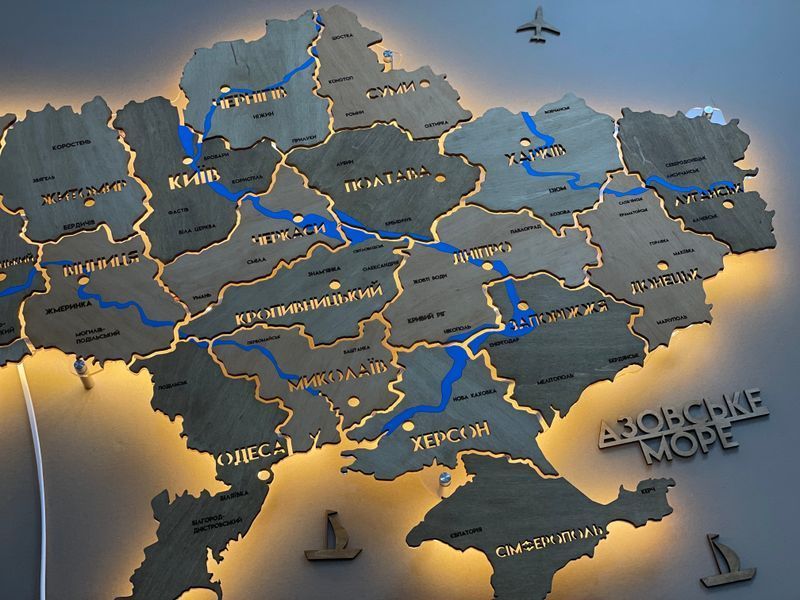 Карта Украины на акриле с крашеными реками и подсветкой между областями, цвет Light Tree 2142625 фото