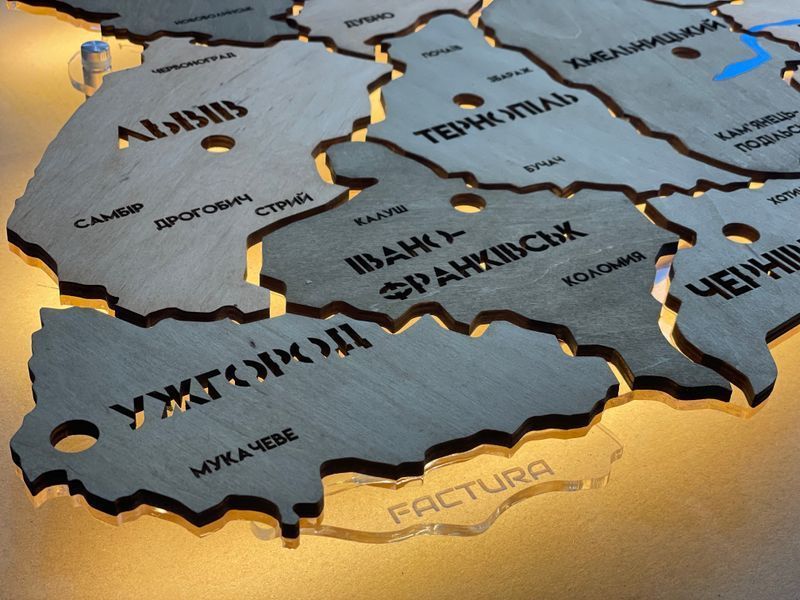 Карта Украины на акриле с крашеными реками и подсветкой между областями, цвет Light Tree 2142625 фото