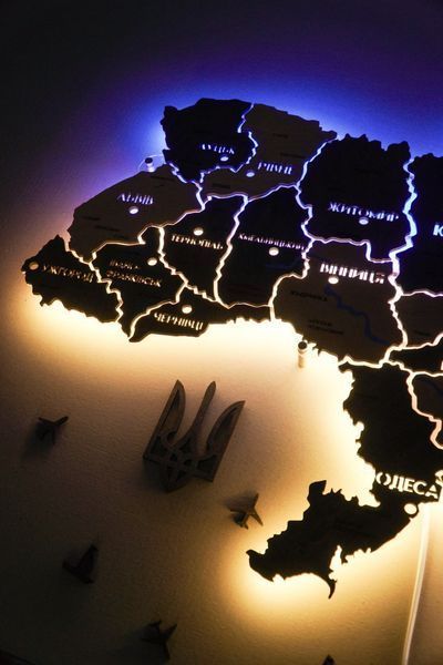 Карта України на акрилі з фарбованими річками та підсвіткою між областями, колір Brut 2143015 фото
