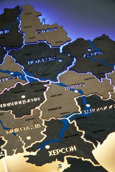 Карта України на акрилі з фарбованими річками та підсвіткою між областями, колір Brut 2143030 фото