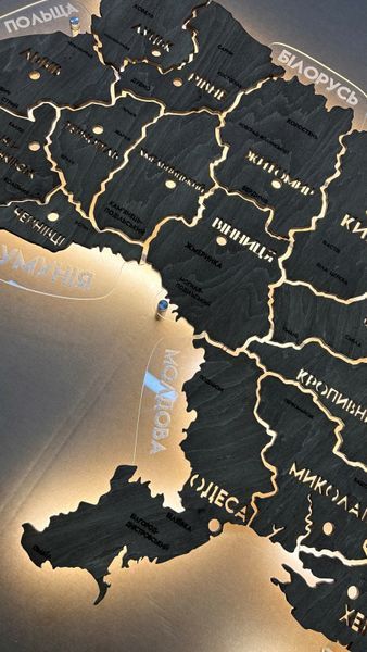 Карта Украины на акриле с соседними странами и подсветкой между областями цвет Rosewood 1 7678374 фото