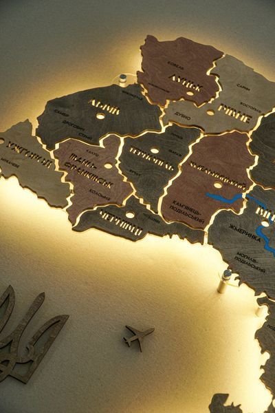 Карта України на акрилі з фарбованими річками та підсвіткою між областями, колір Warm 2141715 фото